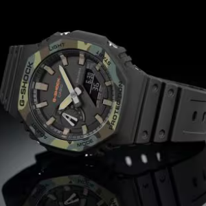 Montre G-Shock noire et motif camouflage